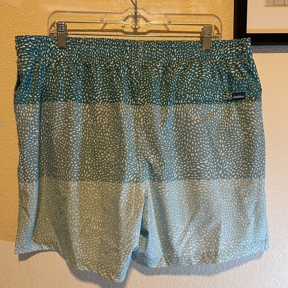 Chubbies Teal and White Patterned Swim Trunks size xxl - Picture 4 of 8